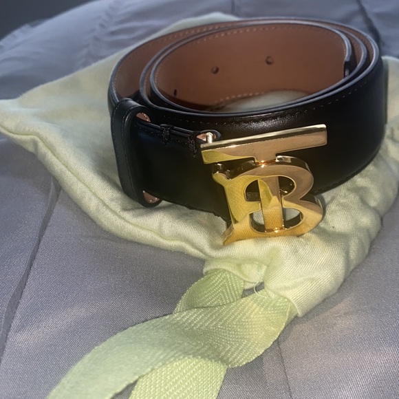 Burberry belt only worn once in great condition. Size S. - Picture 2 of 4